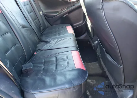 2011 Toyota Matrix z USA, uszkodzony, nr VIN 2T1KU4EE4BC682625